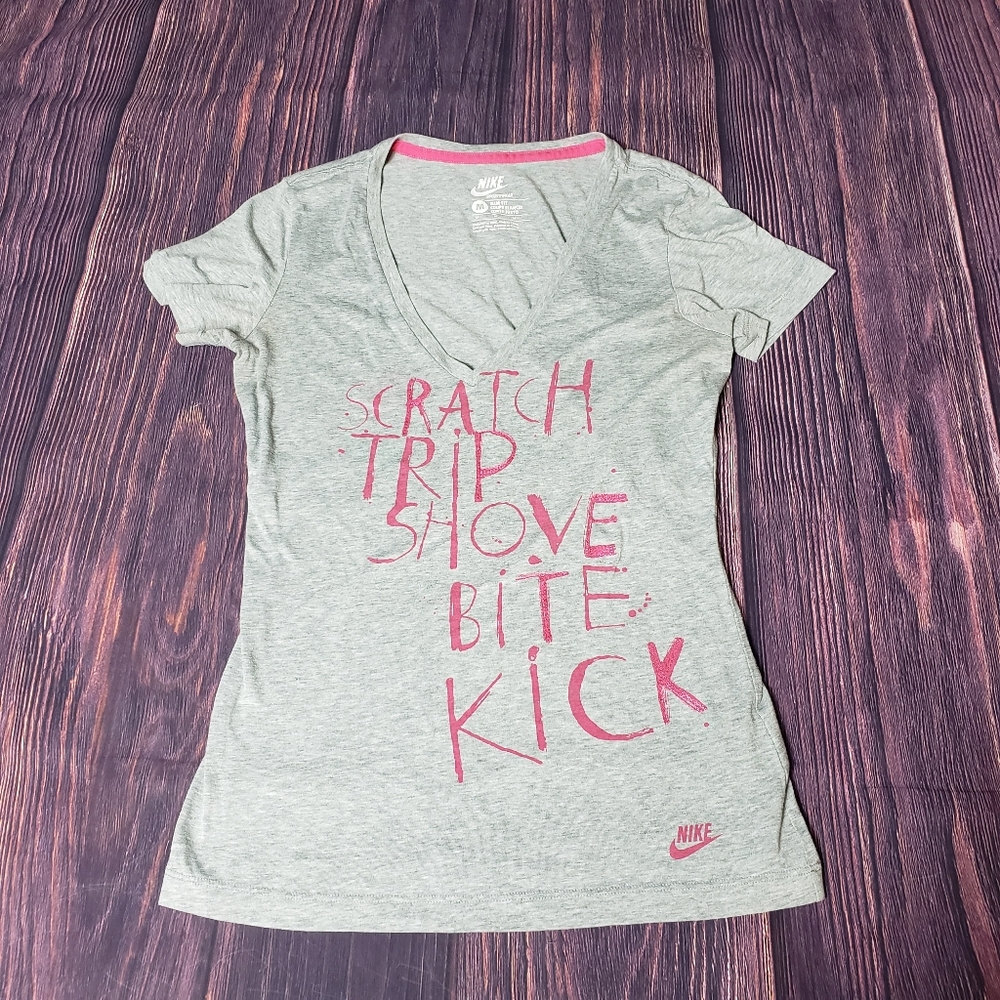Nike Graphic Tee Win Sportswear V Neck